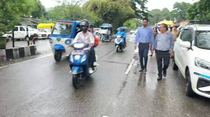 BIG BREAKING:: स्टेशन के बाहर नहीं लगेगा वाहनों का जाम, ऑटो-विक्रम-ई-रिक्शा पर प्रशासन का ‘ब्रेक’; होल्डिंग एरिया से चलेगी नई ट्रैफिक व्यवस्था - Bahadrabad News
=================
_*पूरी ख़बर पढ़ने के लिए नीचे दी गई ब्लू लाइन पर क्लिक करें।*_
👇👇
https://bahadrabadnews.com/big-breaking-there-will-be-no-jam-of-vehicles-outside-the-station-auto-vikram-administrations-brake-on-e-rickshaw-new-traffic-system-will-run-from-the-holding-area/
*"बहादराबाद न्यूज़/ की खबरे व्हाट्सएप पर पाने के 👇लिए ग्रुप से जुड़े.. क्लिक करे!*
https://chat.whatsapp.com/JRJhdKtAfvYEyJxTAHmU0W
=================
_*News by -SHAJAD ALI*_