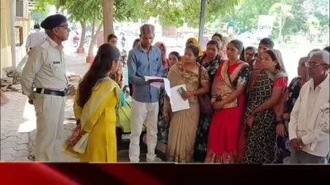 राशन विक्रेताओं ने दी हड़ताल की चेतावनी, शाजापुर में सीएम के नाम डिप्टी कलेक्टर को ज्ञापन सौंपा