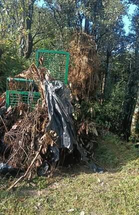 दो महिलाओं की मौत के बाद भी करीब एक माह से भालू नहीं पकड़ा गया।
सिदेली और कुलेन्डू में लगातार भालू की चहलकदमी।
घर के समीप भालू देखकर महिला ने भागकर बचाई जान।
झंगोरा,मडुआ, मक्का की फसलों को नुकसान की शिकायत।
पिंजरों में रखी घास सूखी, लेकिन भालू नहीं फंसा।
ग्रामीणों ने जल्द कार्रवाई नहीं होने पर आंदोलन की चेतावनी दी।