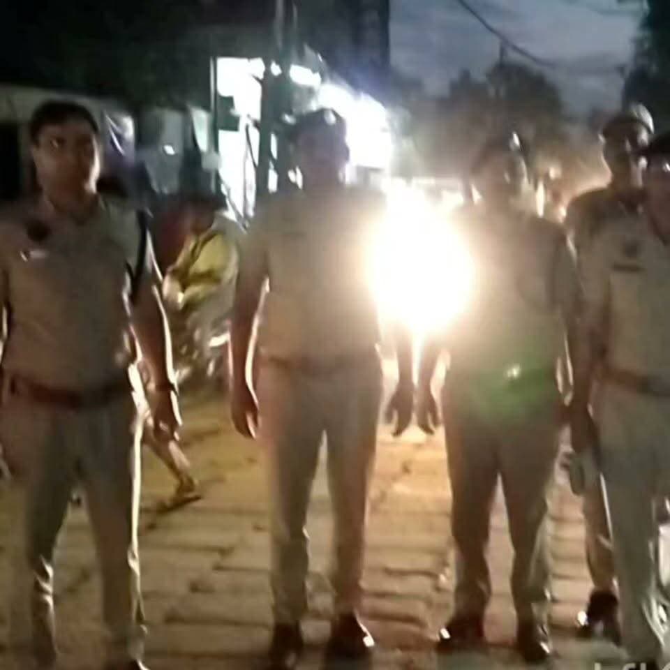 एसपी पानीपत मेधा भूषण के दिशा निर्देश अनुसार बापौली पुलिस ने जलमाना अड्डे पर नाके लगाकर के राहगीरों पर रखी नजर कहीं पर कोई अप्रिय घटना ना घटे इसको लेकर के पुलिस प्रशासन की चप्पे चप्पे पर है नजर