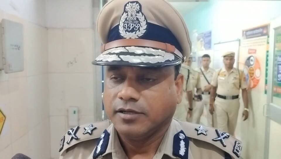 গোমতী জেলার উদয়পুর মহারানীতে রাজনৈতিক উত্তেজনা, গুলি, ইট বৃষ্টি লাঠিচার্জ, আহত পুলিশ সুপার সহ সেক্টর অফিসার! হাসপাতালে ছুটে গেল রাজ্য পুলিশের উদ্যতন আধিকারিক!