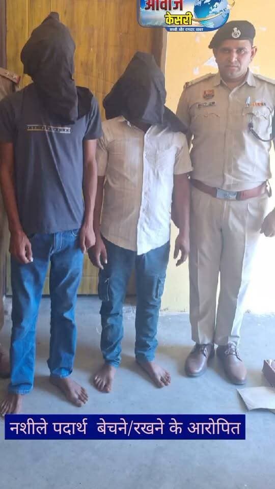 पलवल पुलिस की कार्रवाई
एएनसी स्टाफ ने 49.18 ग्राम स्मैक/हेरोइन के साथ दो आरोपियों को पकड़ा
पलवल पुलिस के एंटी नारकोटिक्स सैल ने कोट-पुन्हाना रोड पर कार्रवाई करते हुए मोटरसाइकिल सवार दो आरोपियों को गिरफ्तार किया। पुलिस के अनुसार तलाशी के दौरान उनके कब्जे से 49.18 ग्राम अवैध स्मैक/हेरोइन बरामद हुई।
पुलिस ने दोनों के खिलाफ थाना बहीन में एनडीपीएस एक्ट के तहत मामला दर्ज किया है। आरोपियों को अदालत में पेश कर एक दिन के पुलिस रिमांड पर लिया गया है। पुलिस के अनुसार मामले में आगे की जांच जारी है और कथित मुख्य सप्लायर की तलाश की जा रही है।
आवाज केसरी | पलवल की आवाज, हर पल आपके साथ
English Hashtags
#AawazKesari #Palwal #PalwalNews #HaryanaNews #PalwalPolice #PoliceAction #AntiNarcoticsCell #DrugCase #DrugFreeHaryana #DrugFreeIndia #DrugSmuggling #NDPSAct #CrimeNews #BreakingNews #LatestNews #HaryanaPolice #PoliceNews #NewsUpdate