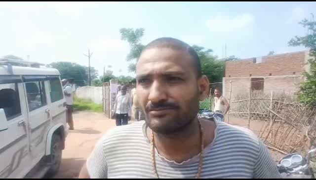 सतना - पगार ग्राम पंचायत के उप चुनाव में धांधली का आरोप। पोलिंग बूथ एजेंट नीरज पाठक ने लगाए आरोप। पोलिंग बूथ के अंदर तक मतदाताओं को गुमराह कर बोटिंग बताए जाने के आरोप। शिकायत के बाद भी जिम्मेदार बने तमाशबीन।