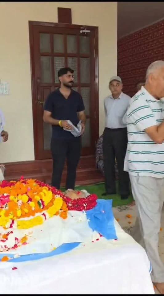 नागौद पूर्व विधायक श्री रामप्रताप जी के अंतिम दर्शन के लिए, धवारी स्थित निवास में उमड़ा जनसैलाब
हजारों लोग पहुंचे