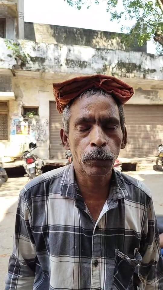 क्या आप ने भी बचपन में खाया है
क्या है यह मिठाई कमेंट में बताए,,,,,,