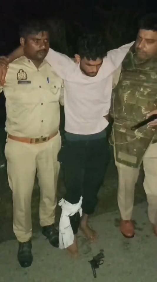SUV से रेकी, रात में घरों में घुसकर मशीन से काटते थे ताले, पांच जिलों में चोरी का खुलासा, आजमगढ़ में पुलिस मुठभेड़ के दौरान दो शातिर घायल, दो तमंचे, कारतूस और 15,250 रुपये बरामद
आजमगढ़
https://abckhabar.in/?p=8625