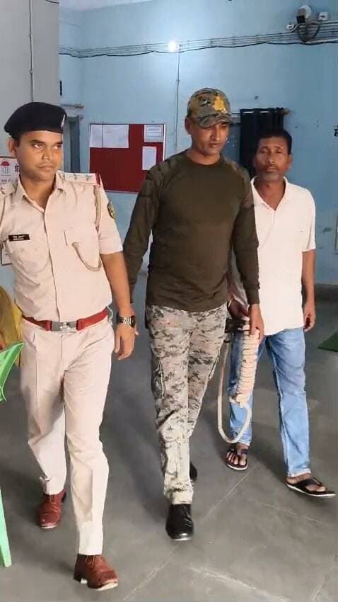 फरार चल रहे आरोपी को शेखपुरा सिंघम ने धारदबोचा