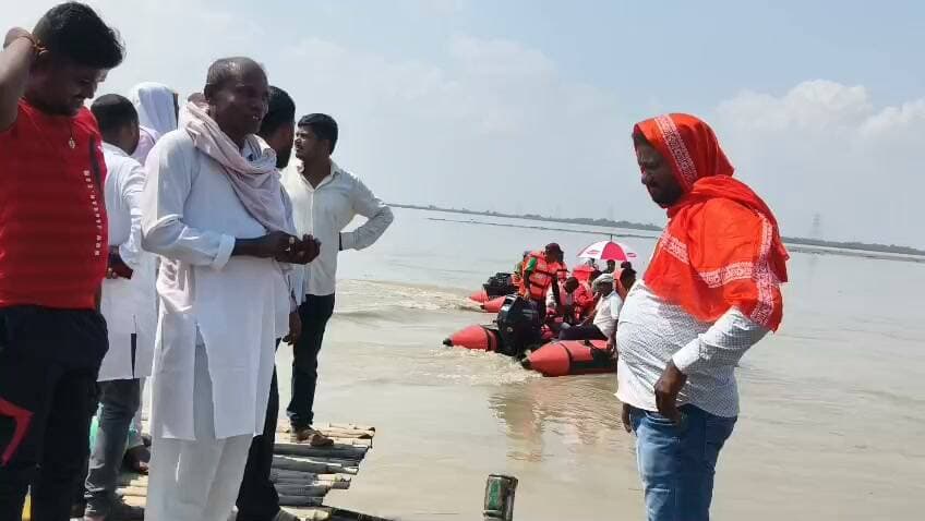 विधायक संजय सिंह बाढ़ क्षेत्र का आज कर रहे हैं दौरान. महिषी प्रखंड क्षेत्र के झाड़ा,ऐना मंगरौनी सहित बाढ़ क्षेत्र का दौरा....।