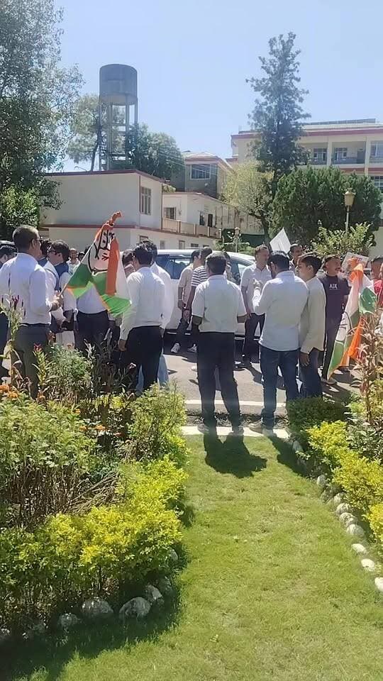 जिला कांग्रेस कमेटी, बिलासपुर द्वारा को चुनावी प्रक्रिया की पारदर्शिता एवं लोकतांत्रिक मूल्यों की रक्षा तथा कथित “वोट चोरी” के मुद्दे के विरोध में विरोध प्रदर्शन किया जा रहा है देखिए लाइव ........
#himachalpradesh #बिलासपुर #हिमाचल #एम्स #bilaspurhp #highlight #कांग्रेस #कांग्रेसपार्टी #कांगेस