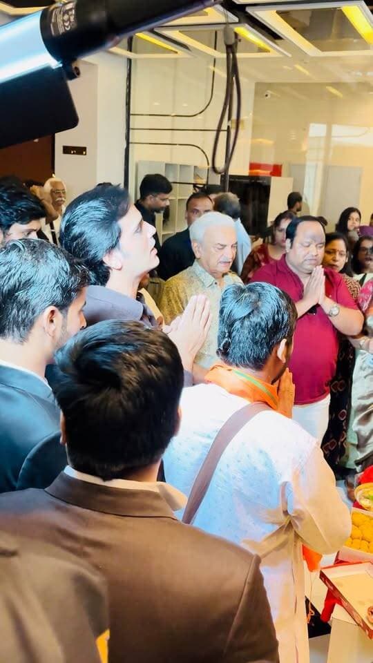 हनुमान अंश
आनंद रस्तोगी ने हनुमान जी के समक्ष दीप प्रज्वलित कर किया हनुमान चालीसा पाठ
#Barabanki #HanumanAnsh #ramleela #viralpost #barabanki_updates_