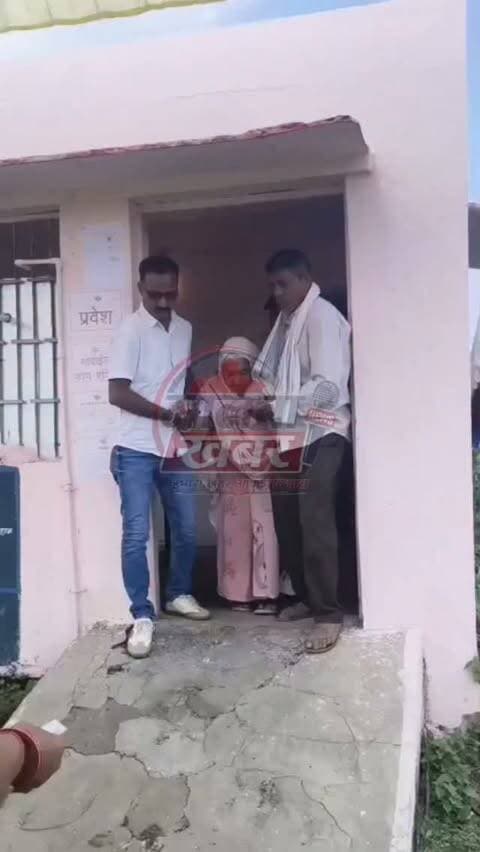 सुसनेर: 101 वर्ष की उम्र में रामसिंह कावल की माताजी निहाल बाई कावल ने वार्ड 2 में किया मतदान!