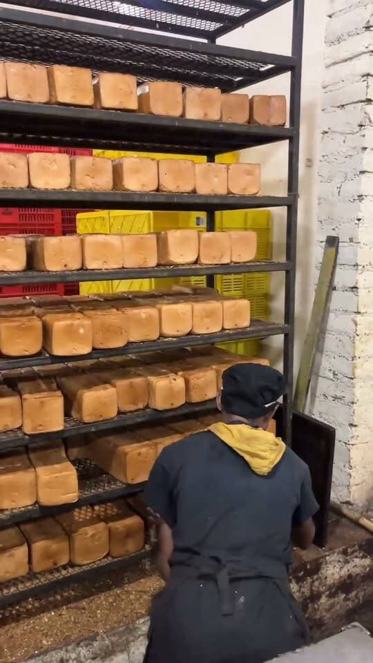 Most Hygienic Big White Milk Bread Making In Huge Quantity 😍🍞 | Douroti, Kanpur | Kanpur Street Food
#MilkBread #WhiteBread #BreadMaking #BreadFactory #HygienicFood #FoodMaking #KanpurStreetFood #KanpurFood #StreetFood #IndianStreetFood #Bakery Part 12