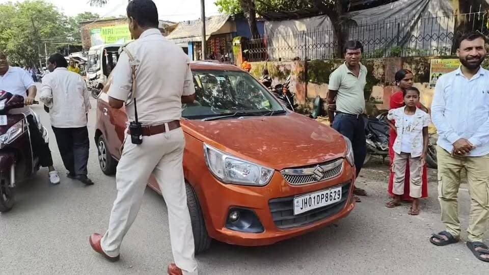 🚨 हजारीबाग में यातायात पुलिस का विशेष अभियान LIVE 🚦
यातायात नियमों का पालन कराने और सड़क सुरक्षा को लेकर हजारीबाग यातायात पुलिस ने चलाया अभियान। वाहन चालकों को ट्रैफिक नियमों के प्रति किया गया जागरूक।
📍 हजारीबाग से Ugta Jharkhand LIVE
#Hazaribagh #TrafficPolice #TrafficRules #RoadSafety #TrafficAwareness #HelmetCheck #JharkhandNews #HazaribaghNews #UgtaJharkhand #LiveNews #TrafficCampaign #RoadSafety