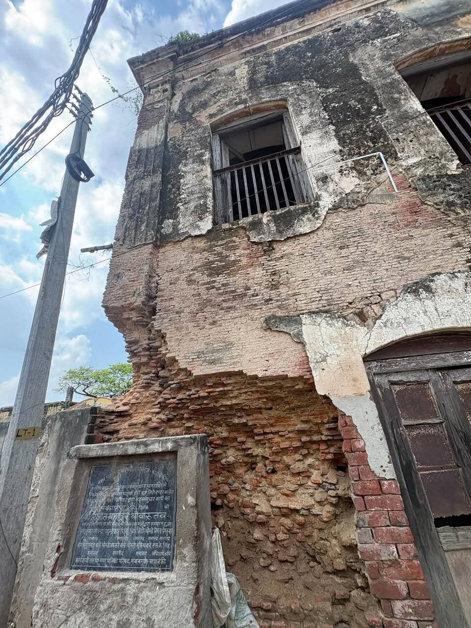 क्या आप पहचानते हैं बाराबंकी का ये सैकड़ों साल पुराना जर्जर खंडहर कहाँ स्थित है? #viralpost #barabankiupdates #barabanki