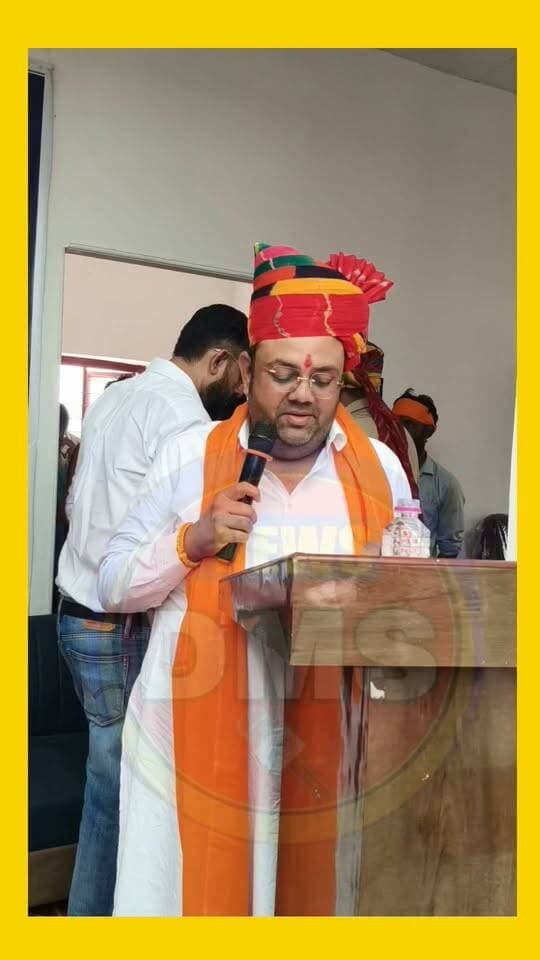 अनूपगढ़ के DTO कार्यालय में आयोजित कार्यक्रम में भामाशाह और नगरपालिका चैयरमैन प्रतिनिधि Mohit Chhabbra ने कहा- रखी जा रही है #anupgarh जिले की नींव,
पालिका चैयरमैन बनने के बाद भामाशाह #अनूपगढ़ के विकास में लगे दुगनी ताकत से