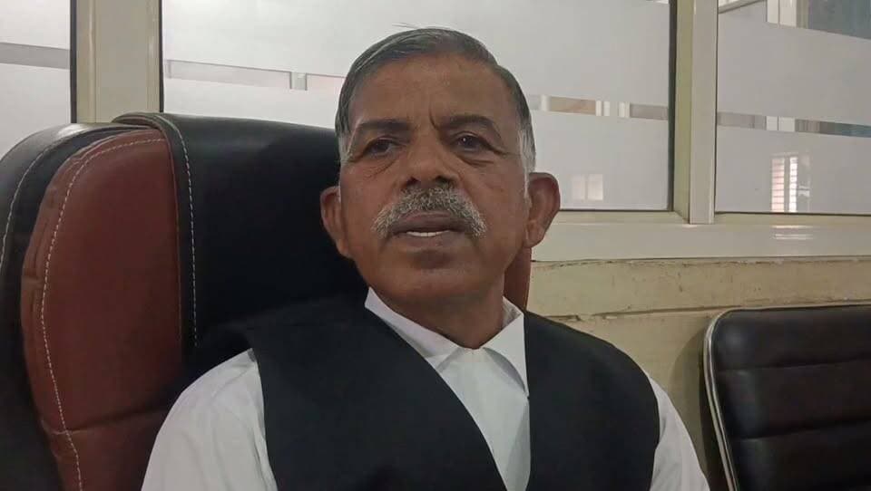 बरेली पहुंचे मानवाधिकारों की देशव्यापी संस्था पीपुल्स यूनियन फॉर सिविल लिबर्टीज के प्रदेशाध्यक्ष एडवोकेट टीडी भास्कर । बरेली कलेक्ट्रेट में भ्रष्टाचार, पत्रकारों पर एफआईआर मामले में गठित की फैक्ट फाइंडिंग टीम। कल कलेक्ट्रेट पहुंचेगी जांच टीम।
#dmbareilly #SSPBareilly #bareilly #PUCL