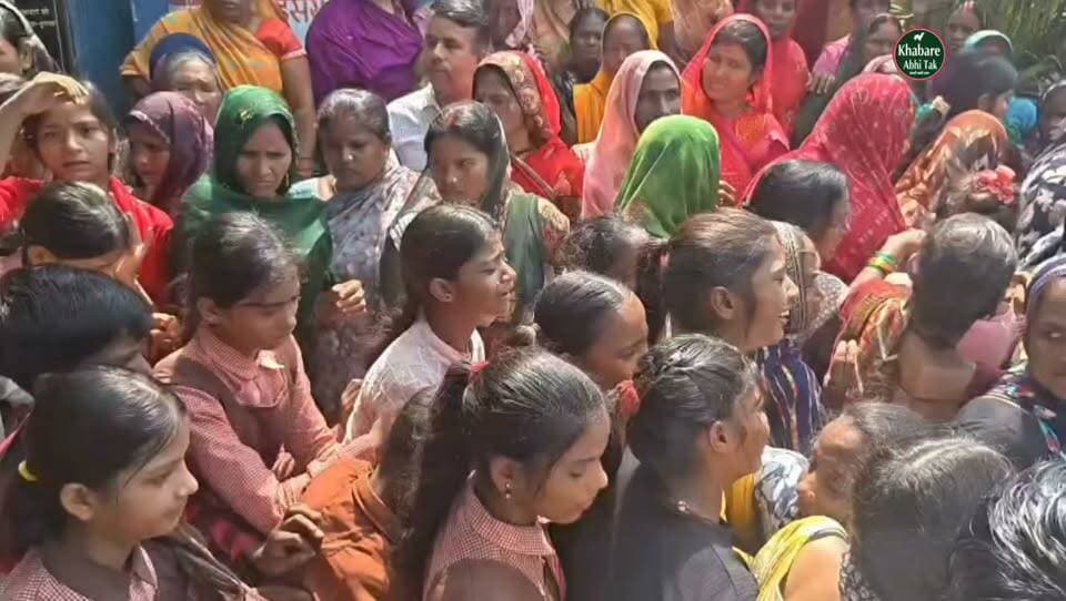 स्कूली बच्चों से लेकर आम जन तक रोते नजर आए, डॉ. रामविलास भारती की अंतिम यात्रा में उमड़ा जनसैलाब
#घोसी #डॉरामविलासभारती #मऊ #खबरेंअभीतक #KhabareAbhiTak