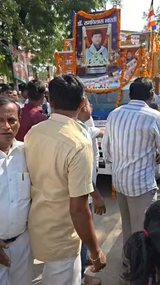 घोसी में डॉ. रामविलास भारती की निकली शव यात्रा, अंतिम दर्शन के लिए उमड़ा जनसैलाब
#घोसी #डॉरामविलासभारती #मऊ #खबरेंअभीतक #KhabareAbhiTak