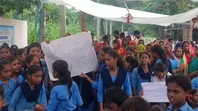 समस्तीपुर में छात्राओं ने स्कूल में मारा ताला किया जमकर हंगामा हेड मास्टर पर लगाए गंभीर आरोप #samastipur #bihar #viral #trendingreels #trendingnow