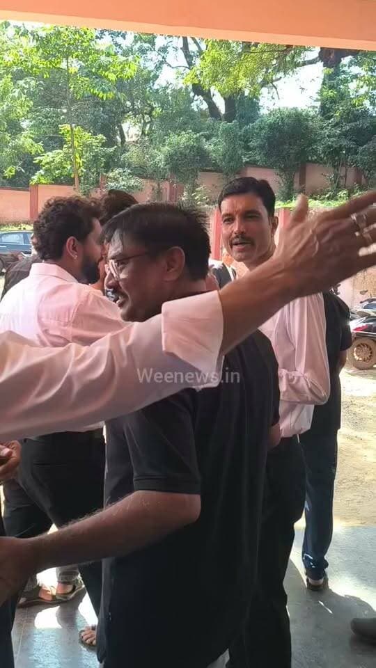 तेज डीजे पर रोक की मांग, एसडीएम के नाम तहसीलदार को सौपा ज्ञापन ध्वनि सीमा तय करने, फूहड़ गीतों पर रोक और नशे में उपद्रव करने वालों पर कार्रवाई की मांग