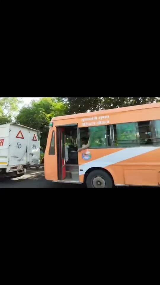 मुख्यमंत्री सुगम परिवहन योजना की बसों की पोल खोलती तस्वीर सरकार सवालों के घेरे में !!