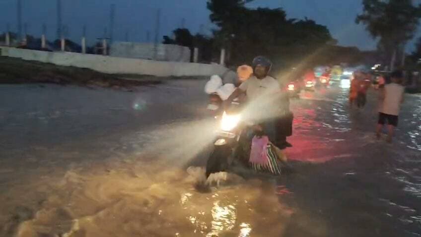 भिट्ठामोड़ NH-227 पर दो फीट से अधिक पानी, भिट्ठामोड़ से सिमियाही तक बाढ़ का कहर
