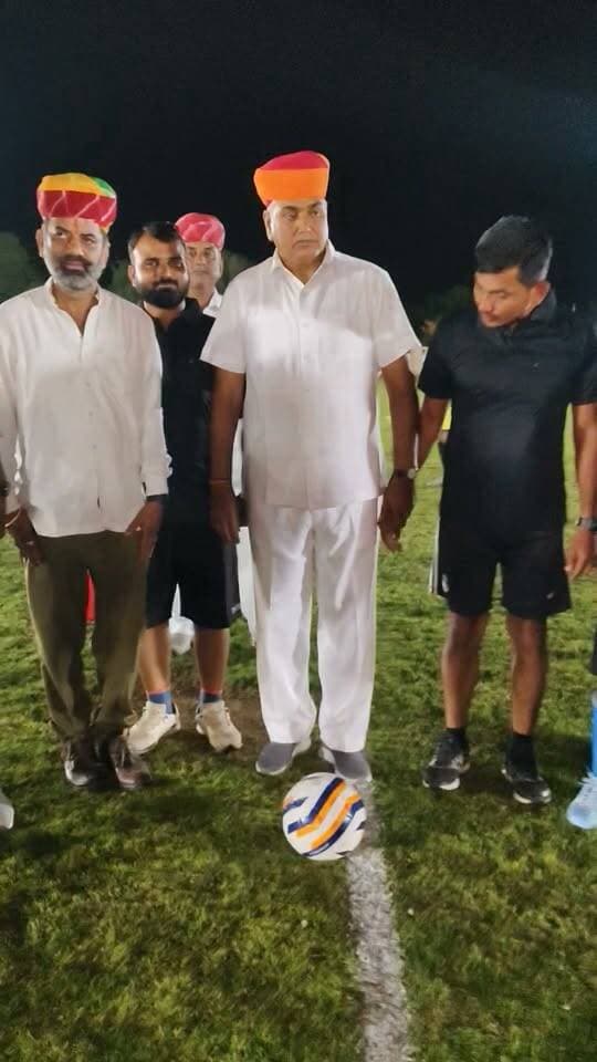 श्री आईनाथ इंग्लिश एकेडमी में राज्य स्तरीय प्रतियोगिता का उद्घाटन मैच बाड़मेर और बालोतरा के बीच , शेरगढ़ विधायक बाबूसिंह राठौड़ ने किया शुभारंभ
