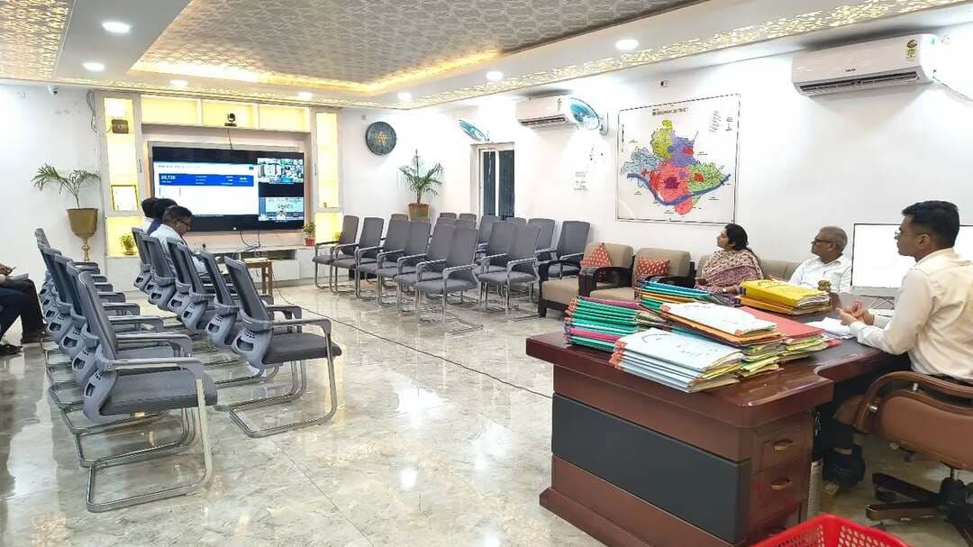 अध्यक्ष, उप-मिशन बिहार विकास मिशन सह विकास आयुक्त, बिहार की अध्यक्षता में वीडियो कॉन्फ्रेंसिंग के माध्यम से सेवा संकल्प एवं कायाकल्प अभियान के तहत किए जा रहे कार्यों की प्रगति की समीक्षा की गई। बैठक में उप विकास आयुक्त श्री आकाश चौधरी, जिला पंचायत राज पदाधिकारी श्रीमती पूजा प्रीतम, सिविल सर्जन डॉ. अशोक कुमार सहित अन्य संबंधित पदाधिकारियों ने भाग लिया। बैठक में अभियान के तहत संचालित कार्यों की प्रगति एवं आगामी कार्ययोजना पर आवश्यक दिशा-निर्देश दिए गए।
IPRD Bihar
#cmsamrat