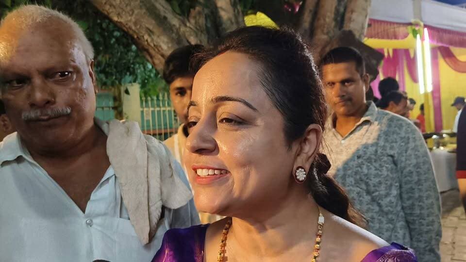 डॉ निम्मी रानी
बरबीघा के माउर गांव में ससुर स्व श्री पारस बाबू की प्रथम पुण्यतिथि पर मुफ्त आंख जांच शिविर लगाकर निःशुल्क ईलाज की।