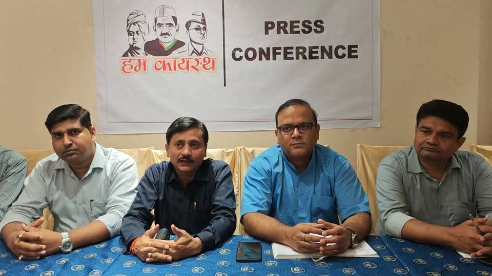 “हम कायस्थ” का स्थापना दिवस इस बार होगा भव्य, श्री लाल बहादुर शास्त्री जी की जयंती एवं सूफी नाइट रहेगी विशेष आकर्षण
@Bareillylive: “हम कायस्थ” संस्था द्वारा आगामी 02 अक्टूबर 2026 को संस्था का स्थापना दिवस भव्य रूप से मनाया जाएगा। इस अवसर पर राष्ट्र के पूर्व प्रधानमंत्री श्री लाल बहादुर शास्त्री जी की जयंती भी विशेष रूप से मनाई जाएगी। कार्यक्रम में विभिन्न सांस्कृतिक प्रस्तुतियों के साथ सूफी नाइट, लाइव बैंड एवं रॉक म्यूजिक मुख्य आकर्षण होंगे।
प्रेस कॉन्फ्रेंस में संस्था के संस्थापक सदस्य अंकुर किशोर सक्सेना ने बताया कि “हम कायस्थ” संस्था पिछले कई वर्षों से अपने स्थापना दिवस को विशेष रूप से आयोजित करती आ रही है। इस वर्ष कार्यक्रम को और अधिक भव्य एवं व्यापक स्वरूप दिया गया है। उन्होंने कहा कि इस बार श्री लाल बहादुर शास्त्री जी की जयंती को भी समारोह का अभिन्न हिस्सा बनाया गया है, जिससे कार्यक्रम का महत्व और बढ़ जाता है।
संस्था की संचालन समिति के प्रमुख सुधांशु सक्सेना ने बताया कि कार्यक्रम में विशेष रूप से सूफी नाइट का आयोजन किया जा रहा है। इसमें लाइव बैंड के साथ रॉक म्यूजिक एवं सूफी गीतों की प्रस्तुतियां होंगी, जिससे कार्यक्रम का वातावरण संगीतमय और आकर्षक रहेगा।
संस्था के कोऑर्डिनेटर अलंकृत सक्सेना ने बताया कि संस्था की टीम पिछले काफी समय से इस आयोजन की तैयारियों में जुटी हुई है और संस्था का संगठन निरंतर विस्तृत स्वरूप ले रहा है। कार्यक्रम में संस्था के सक्रिय सदस्यों के साथ-साथ शहर के गणमान्य नागरिकों एवं प्रमुख समाजसेवियों को भी आमंत्रित किया जाएगा।
कोर कमेटी के सदस्य भारत भूषण सक्सेना ने कहा कि बचपन से ही 02 अक्टूबर को मुख्य रूप से महात्मा गांधी जयंती के रूप में मनाया जाता रहा है, जबकि श्री लाल बहादुर शास्त्री जी की जयंती कई बार अपेक्षित रूप से सामने नहीं आ पाती। उन्होंने कहा कि श्री लाल बहादुर शास्त्री जी देश के दूसरे प्रधानमंत्री रहे हैं और कायस्थ समाज के लिए भी उनका विशेष गौरवपूर्ण स्थान है, इसलिए इस बार उनकी जयंती को भव्य एवं गरिमापूर्ण रूप से मनाने का निर्णय लिया गया है।
संस्थापक सदस्य अंकुर किशोर सक्सेना ने बताया कि संस्था के संस्थापक सदस्य श्री संजीव कुमार सक्सेना के मार्गदर्शन में कार्यक्रम की तैयारियां चल रही हैं। उन्होंने कहा कि श्री संजीव कुमार सक्सेना संस्था के मार्गदर्शक एवं समाज में लोकप्रिय व्यक्तित्व हैं और उनके मार्गदर्शन से आयोजन को बेहतर स्वरूप देने का प्रयास किया जा रहा है।
उन्होंने बताया कि कार्यक्रम सायं 6:00 बजे से रात्रि 11:00 बजे तक आयोजित किया जाएगा। इसमें विभिन्न सांस्कृतिक एवं मनोरंजक प्रस्तुतियों के साथ छोटे बच्चों द्वारा विशेष प्रस्तुतियां भी दी जाएंगी।