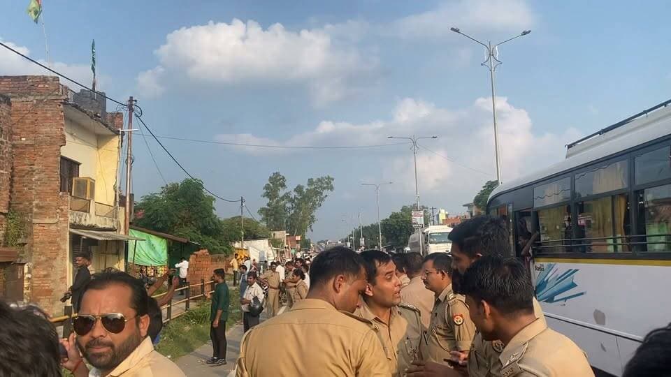 भारी पुलिस बल के साथ सैदाबाद में ध्वस्तीकरण