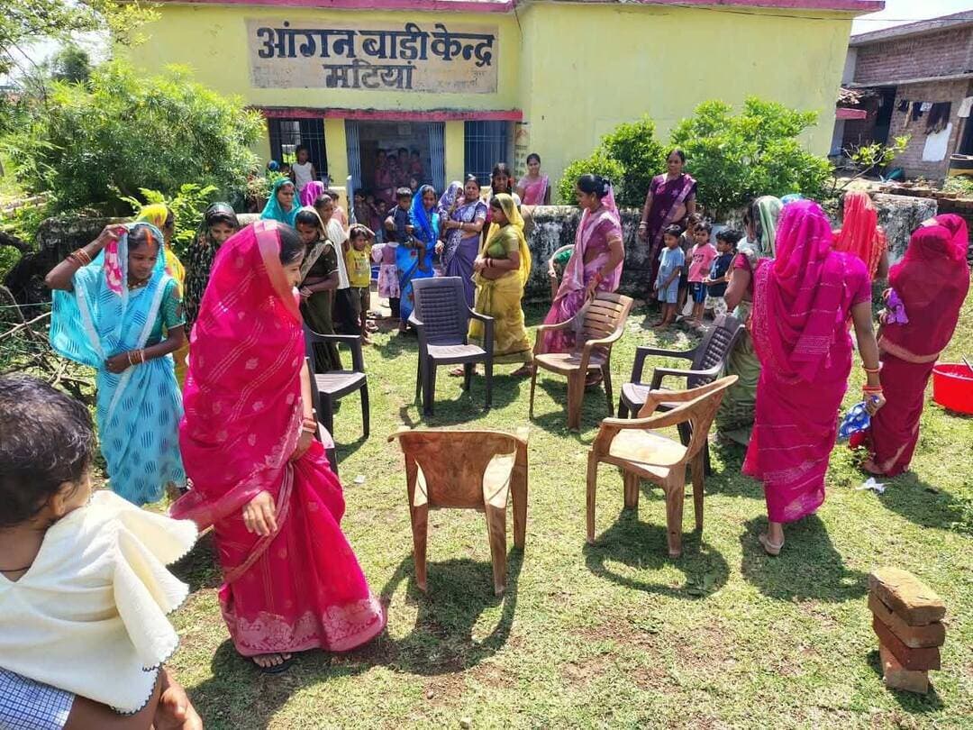 सेवा संकल्प अभियान | आंगन मिलन सेवा कार्यक्रम
कलेक्टर श्री कुलदीप शर्मा के मार्गदर्शन में जिले के आंगनबाड़ी केंद्र टेकारी और मटिया में आंगन मिलन सेवा कार्यक्रम आयोजित हुआ।
#सेवा_संकल्प_अभियान
#SevaSankalpAbhiyan
#ViksitChhattisgarh
#AanganMilanSeva
#SevaSankalpBB