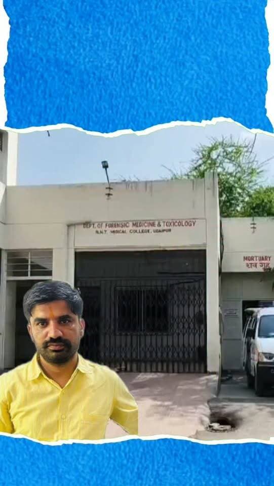 मोबाइल देखते-देखते तीसरी मंजिल से गिरा अकाउंटेंट, मौत
उदयपुर के भूपालपुरा इलाके में सोमवार रात दर्दनाक हादसा हुआ। नगर निगम क्वार्टर की तीसरी मंजिल की छत से गिरकर अकाउंटेंट दिलीप सिंह चौहान (39) की मौत हो गई। पुलिस के अनुसार रात करीब 3 बजे दिलीप सिंह छत पर टहलते हुए मोबाइल देख रहे थे। इसी दौरान अचानक उनका संतुलन बिगड़ा और वे नीचे गिर गए। गंभीर हालत में पत्नी और पड़ोसी उन्हें अस्पताल लेकर पहुंचे, जहां इलाज के दौरान उनकी मौत हो गई। दिलीप सिंह मूल रूप से डूंगरपुर जिले के वलाई गांव के रहने वाले थे। वे पत्नी और दो बेटियों के साथ क्वार्टर में रहते थे।
#Udaipur #Bhupalpura #UdaipurNews #TragicAccident # RajasthanNews # SafetyFirst