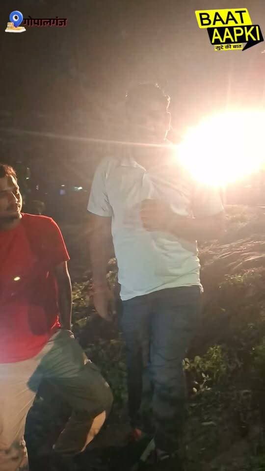 बांध पर लगातार हो रही फ्लड फाइटिंग, फिर भी बीच में 6 फीट का बड़ा गड्ढा!