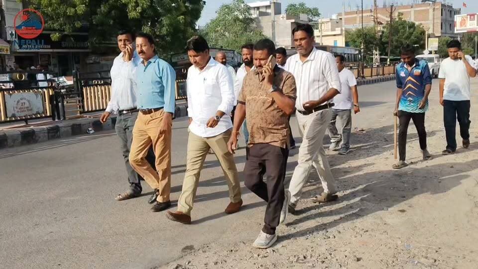 जालोर शहर की समस्या जानने पहुंचे सभापति बंशीलाल माली, जमादार व एसआई को दिए आवश्यक दिशा निर्देश, उपसभापति मुमताज अली व पार्षद भी रहे साथ, लोगों से लिये सुझाव।