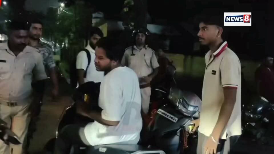 क्या क्राइम कम करने के लिए ये रास्ता सही है,, रात्रि गश्त के दौरान देर रात घूमने वालों पर एक्शन,,?
#वायरल UP Police