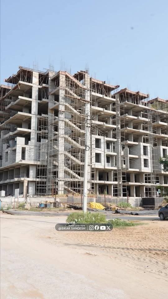 दुबई जैसे फ्लैट्स सीकर में देने के वादे का क्या हुआ?
Ashirwad Builders | Sikar
#SikarSandesh #Sikar #propertydeals #Rajasthan