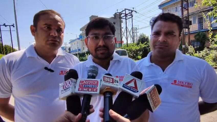 BIG BREAKING:: हरिद्वार में दिल की सेहत के लिए सड़कों पर उतरे सैकड़ों लोग, मेट्रो अस्पताल की वॉकथॉन ने दिया ‘फिट हार्ट’ का जोरदार संदेश - Bahadrabad News
=================
_*पूरी ख़बर पढ़ने के लिए नीचे दी गई ब्लू लाइन पर क्लिक करें।*_
👇👇 *(वीडियो देखें)*
https://bahadrabadnews.com/big-breaking-hundreds-of-people-took-to-the-streets-in-haridwar-for-heart-health-metro-hospitals-walkathon-gave-a-strong-message-of-fit-heart/
*"बहादराबाद न्यूज़/ की खबरे व्हाट्सएप पर पाने के 👇लिए ग्रुप से जुड़े.. क्लिक करे!*
https://chat.whatsapp.com/JRJhdKtAfvYEyJxTAHmU0W
=================
_*News by -SHAJAD ALI*_ Part 5