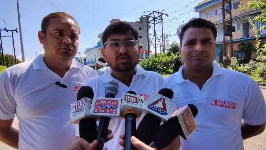 BIG BREAKING:: हरिद्वार में दिल की सेहत के लिए सड़कों पर उतरे सैकड़ों लोग, मेट्रो अस्पताल की वॉकथॉन ने दिया ‘फिट हार्ट’ का जोरदार संदेश - Bahadrabad News
=================
_*पूरी ख़बर पढ़ने के लिए नीचे दी गई ब्लू लाइन पर क्लिक करें।*_
👇👇 *(वीडियो देखें)*
https://bahadrabadnews.com/big-breaking-hundreds-of-people-took-to-the-streets-in-haridwar-for-heart-health-metro-hospitals-walkathon-gave-a-strong-message-of-fit-heart/
*"बहादराबाद न्यूज़/ की खबरे व्हाट्सएप पर पाने के 👇लिए ग्रुप से जुड़े.. क्लिक करे!*
https://chat.whatsapp.com/JRJhdKtAfvYEyJxTAHmU0W
=================
_*News by -SHAJAD ALI*_ Part 4