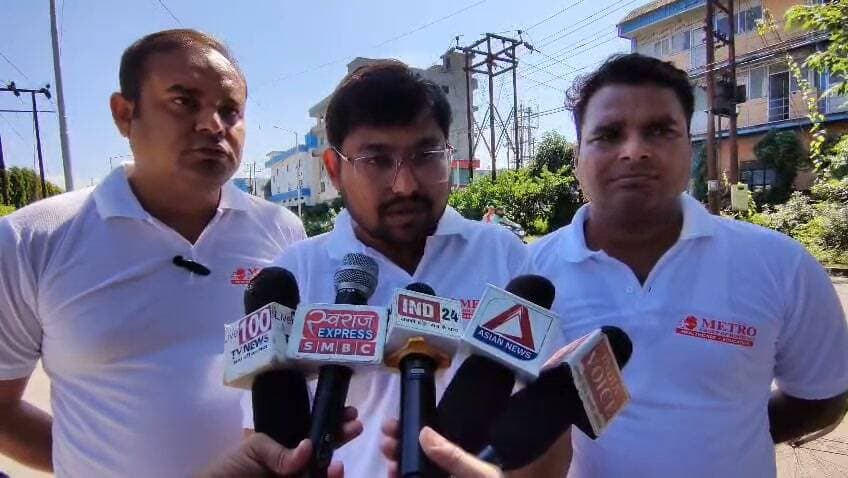 BIG BREAKING:: हरिद्वार में दिल की सेहत के लिए सड़कों पर उतरे सैकड़ों लोग, मेट्रो अस्पताल की वॉकथॉन ने दिया ‘फिट हार्ट’ का जोरदार संदेश - Bahadrabad News
=================
_*पूरी ख़बर पढ़ने के लिए नीचे दी गई ब्लू लाइन पर क्लिक करें।*_
👇👇 *(वीडियो देखें)*
https://bahadrabadnews.com/big-breaking-hundreds-of-people-took-to-the-streets-in-haridwar-for-heart-health-metro-hospitals-walkathon-gave-a-strong-message-of-fit-heart/
*"बहादराबाद न्यूज़/ की खबरे व्हाट्सएप पर पाने के 👇लिए ग्रुप से जुड़े.. क्लिक करे!*
https://chat.whatsapp.com/JRJhdKtAfvYEyJxTAHmU0W
=================
_*News by -SHAJAD ALI*_ Part 3