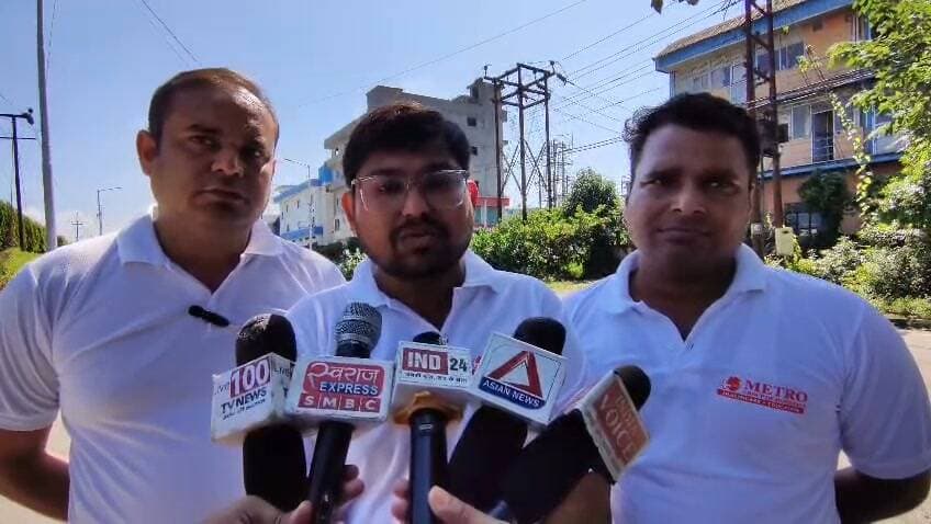 BIG BREAKING:: हरिद्वार में दिल की सेहत के लिए सड़कों पर उतरे सैकड़ों लोग, मेट्रो अस्पताल की वॉकथॉन ने दिया ‘फिट हार्ट’ का जोरदार संदेश - Bahadrabad News
=================
_*पूरी ख़बर पढ़ने के लिए नीचे दी गई ब्लू लाइन पर क्लिक करें।*_
👇👇 *(वीडियो देखें)*
https://bahadrabadnews.com/big-breaking-hundreds-of-people-took-to-the-streets-in-haridwar-for-heart-health-metro-hospitals-walkathon-gave-a-strong-message-of-fit-heart/
*"बहादराबाद न्यूज़/ की खबरे व्हाट्सएप पर पाने के 👇लिए ग्रुप से जुड़े.. क्लिक करे!*
https://chat.whatsapp.com/JRJhdKtAfvYEyJxTAHmU0W
=================
_*News by -SHAJAD ALI*_ Part 2