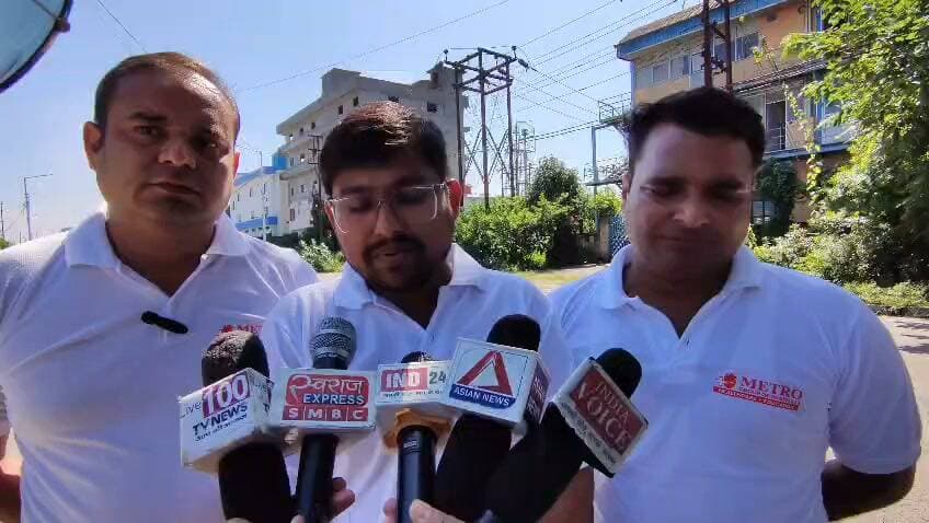 BIG BREAKING:: हरिद्वार में दिल की सेहत के लिए सड़कों पर उतरे सैकड़ों लोग, मेट्रो अस्पताल की वॉकथॉन ने दिया ‘फिट हार्ट’ का जोरदार संदेश - Bahadrabad News
=================
_*पूरी ख़बर पढ़ने के लिए नीचे दी गई ब्लू लाइन पर क्लिक करें।*_
👇👇 *(वीडियो देखें)*
https://bahadrabadnews.com/big-breaking-hundreds-of-people-took-to-the-streets-in-haridwar-for-heart-health-metro-hospitals-walkathon-gave-a-strong-message-of-fit-heart/
*"बहादराबाद न्यूज़/ की खबरे व्हाट्सएप पर पाने के 👇लिए ग्रुप से जुड़े.. क्लिक करे!*
https://chat.whatsapp.com/JRJhdKtAfvYEyJxTAHmU0W
=================
_*News by -SHAJAD ALI*_ Part 1