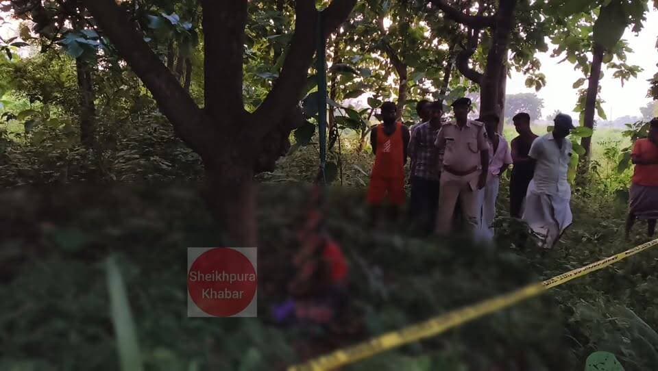 अ*ज्ञात म*हिला का श*व बरा*मद
हथियावां थाना क्षेत्र के टाटी नदी के किनारे बगीचे में अज्ञात महिला का शव बरामद।