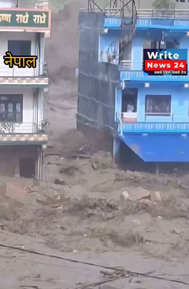 नेपाल में एक बार फिर आई आफ़त, फिर से आई बाढ़ में कई लोगों की मौत की खबर आ रही है, बाढ़ में कई लोग घरों में सहमे हुए देखे जा सकते है ।
#nepal #flood