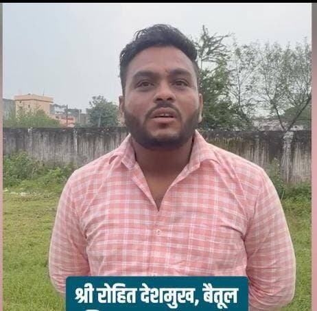 ➡️ <nis:link nis:type=tag nis:id=कहानी_बदलाव_की: nis:value=कहानी_बदलाव_की: nis:enabled=true nis:link/> ग्राम बघोड़ा में नल जल योजना से घर-घर पहुंच रहा शुद्ध पेयजल
नल जल योजना से ग्रामीणों के जीवन में सुविधा और सहूलियत बढ़ी है। ग्राम पंचायत बघोड़ा जनपद प्रभातपट्टन निवासी श्री रोहित देशमुख ने बताया कि गांव में जल जीवन मिशन के अंतर्गत नल जल योजना के माध्यम से घरों तक शुद्ध एवं स्वच्छ पेयजल उपलब्ध कराया जा रहा है। इससे ग्रामीणों को पेयजल के लिए होने वाली परेशानियों से काफी राहत मिली है।
उन्होंने बताया कि पूर्व में गांव में पेयजल की गंभीर समस्या बनी रहती थी। ग्रामीणों को दूर-दराज के स्थानों से पानी लाना पड़ता था, जिसमें समय भी अधिक लगता था और उन्हें काफी परेशानियों का सामना करना पड़ता था। अब नल जल योजना के माध्यम से घर तक नल से पानी पहुंचने से ग्रामीणों को सुविधा मिली है और पेयजल के लिए दूर नहीं जाना पड़ता।
श्री देशमुख ने घर-घर नल के माध्यम से शुद्ध पेयजल उपलब्ध कराने की सुविधा के लिए प्रधानमंत्री श्री नरेंद्र मोदी के प्रति आभार व्यक्त किया।
PMO India
CM Madhya Pradesh
Jansampark Madhya Pradesh
Department of Public Health Engineering, Madhya Pradesh
<nis:link nis:type=tag nis:id=सेवा_संकल्प_अभियान nis:value=सेवा_संकल्प_अभियान nis:enabled=true nis:link/>
<nis:link nis:type=tag nis:id=sevasankalpabhiyan nis:value=SevaSankalpAbhiyan nis:enabled=true nis:link/>
<nis:link nis:type=tag nis:id=jansamparkmp nis:value=JansamparkMP nis:enabled=true nis:link/>
<nis:link nis:type=tag nis:id=बैतूल nis:value=बैतूल nis:enabled=true nis:link/>
<nis:link nis:type=tag nis:id=betul nis:value=betul nis:enabled=true nis:link/>