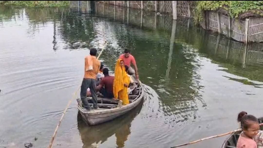 कोसी बाढ़ और सिपेज से प्रभावित लोगों को मुआवजा दे सरकार, आपदा घोषित नहीं किया तो सड़क पर उतरेंगे: राजद एमएलसी अजय सिंह ......see more