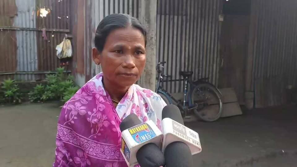#ময়নাগুড়ি সংসারের দায়িত্ব কাঁধে, চোখে সরকারি চাকরির স্বপ্ন—অবশেষে WB Police-এ সাফল্য কি বলছেন মা।