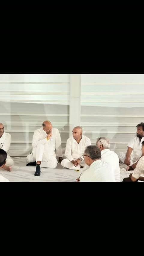 चंद्रभान सिंह आक्या के पूज्यनीय पिताजी स्व. ठा. सा. श्री राम सिंह जी चौहान को सांसद सी.पी. जोशी ने दी श्रद्धांजलि, निवास पहुंचकर अर्पित की पुष्पांजलि और परिजनों से व्यक्त की शोक संवेदना 🙏