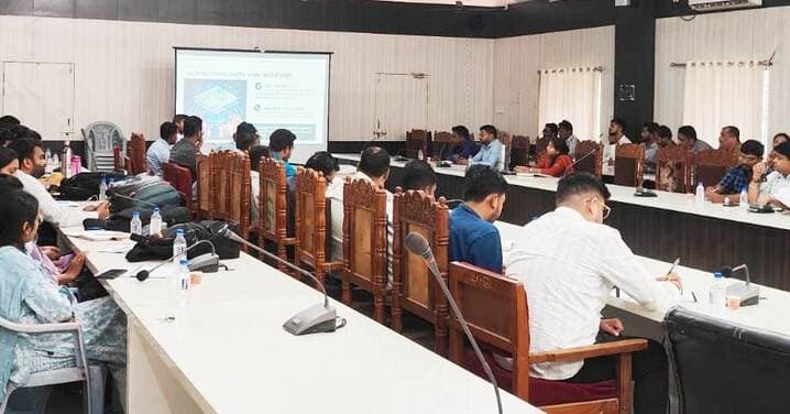 बस्तर में विकसित ग्राम पंचायत प्लान पर जिला स्तरीय प्रशिक्षण संपन्न।
2 अक्टूबर 2026 से 15 जनवरी 2027 तक ग्राम सभाओं के माध्यम से व्यापक कार्ययोजना तैयार होगी। GIS मैपिंग, स्थानीय जरूरतों और जनभागीदारी के आधार पर विकास योजना को अंतिम रूप दिया जाएगा।
#Bastar #GramPanchayat