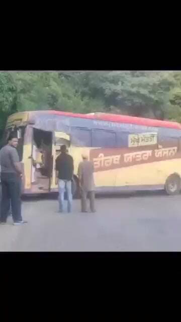 नैना देवी टोबा के पास बस की ब्रेक फेलसभी लोग सुरक्षित नैनादेवी से वापिस जा रहे थे लोग